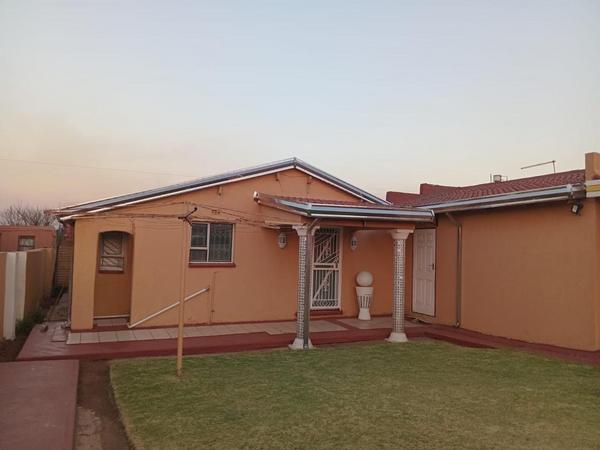 House For Sale in Sebokeng Unit 3, Sebokeng