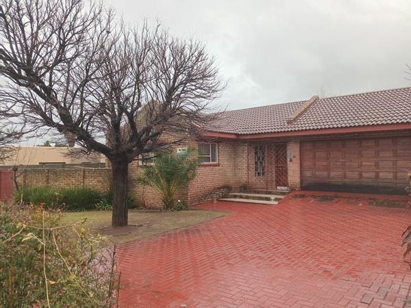 House For Sale in Vanderbijlpark SE 4, Vanderbijlpark