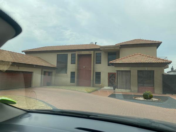 House For Sale in Three Rivers East, Vereeniging